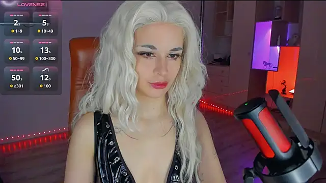 mollyposhh online show from November 2025 06:19:01 PM