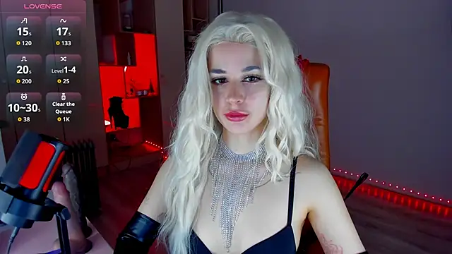 mollyposhh online show from December 2025 06:34:02 PM