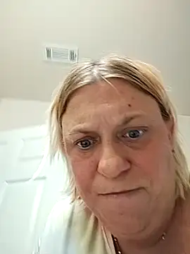 Snapshot of Playmate86 chatting on December 2024 07:16:02 AM Playmate86 online show from December 2024 07:16:02 AM