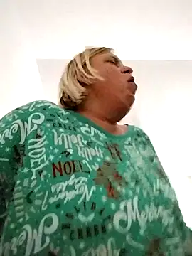 Snapshot of Playmate86 chatting on December 2024 05:55:01 PM Playmate86 online show from December 2024 05:55:01 PM