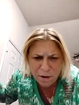 Snapshot of Playmate86 chatting on December 2024 07:16:01 AM Playmate86 online show from December 2024 07:16:01 AM