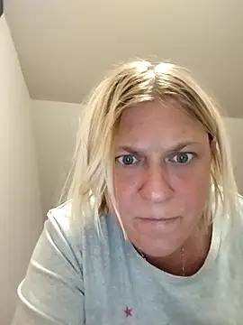 Snapshot of Playmate86 chatting on December 2024 10:58:01 AM Playmate86 online show from December 2024 10:58:01 AM