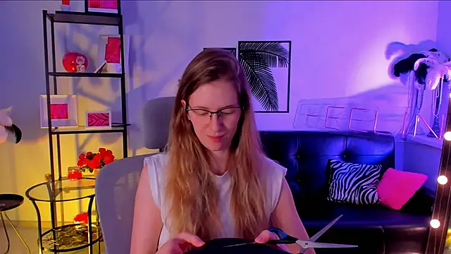 Sharon Evansi online show from March 2025 05:57:01 PM