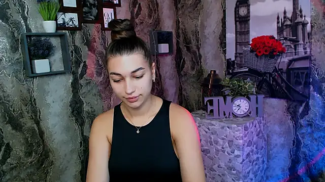 Snapshot of KarolinaRosse_ chatting on October 2025 06:28:02 AM KarolinaRosse online show from October 2025 06:28:02 AM