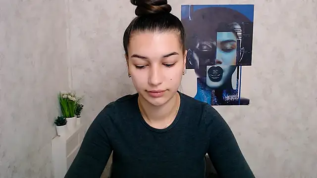 Snapshot of KarolinaRosse_ chatting on November 2025 06:57:02 AM KarolinaRosse online show from November 2025 06:57:02 AM