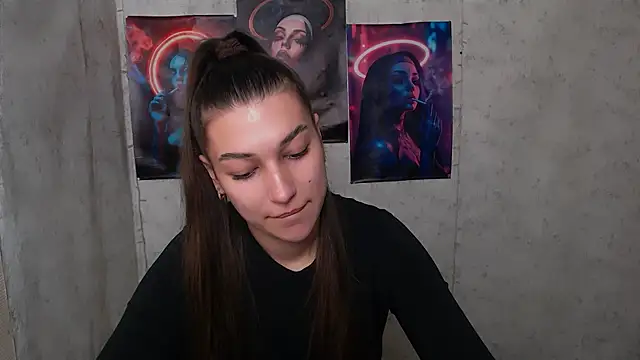 Snapshot of KarolinaRosse_ chatting on November 2025 06:35:02 AM KarolinaRosse online show from November 2025 06:35:02 AM