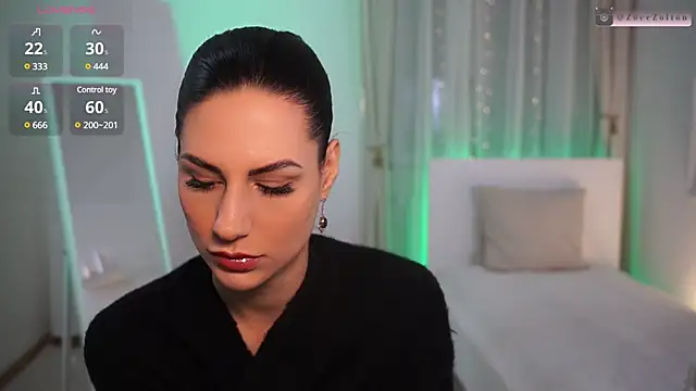 ZoeeZolton online show from December 2024 05:43:02 PM