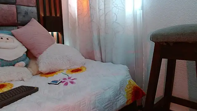 Snapshot of Saraa-restrepo chatting on December 2024 06:05:01 PM Saraa-restrepo online show from December 2024 06:05:01 PM