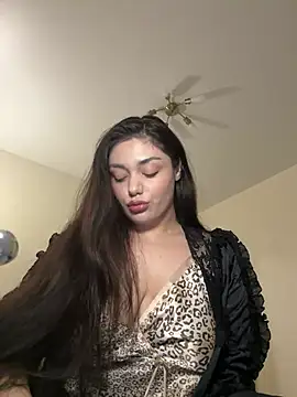 Snapshot of Sweet_Khalifa_ chatting on February 2025 03:23:02 PM Sweet Khalifa  online show from February 2025 03:23:02 PM