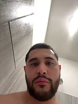 Snapshot of LATINMOBB chatting on January 2026 03:21:02 AM LATINMOBB online show from January 2026 03:21:02 AM