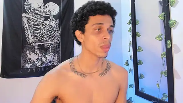 Snapshot of Aroonn_b chatting on January 2025 10:41:02 PM Aroonn b online show from January 2025 10:41:02 PM