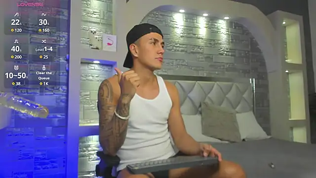 Aron Bolt online show from January 2025 01:24:01 PM