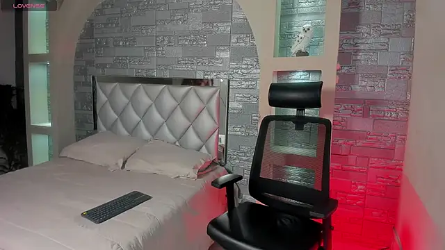 Aron Bolt online show from March 2025 03:44:02 AM