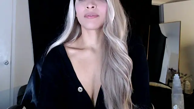 liadivina online show from March 2025 07:05:02 AM