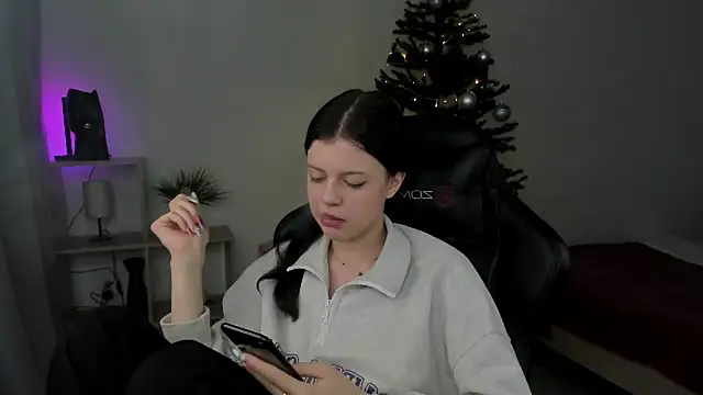 Este Glen online show from December 2024 11:13:02 PM