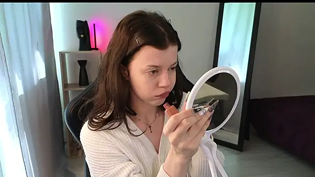 Este Glen online show from March 2025 08:45:01 AM