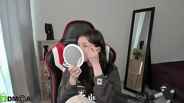 Este Glen online show from March 2025 12:13:01 PM