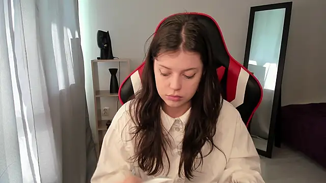 Este Glen online show from March 2025 07:42:02 AM