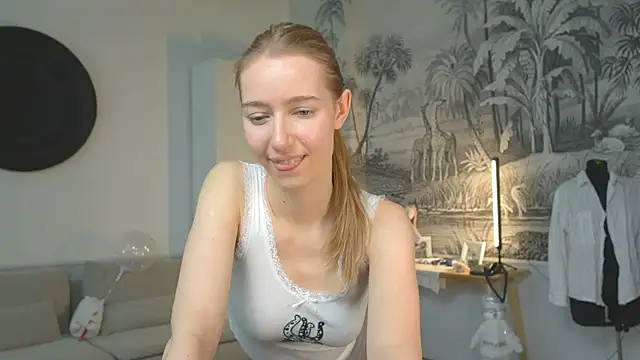 Snapshot of solar_bella chatting on January 2025 11:48:01 AM solar bella online show from January 2025 11:48:01 AM