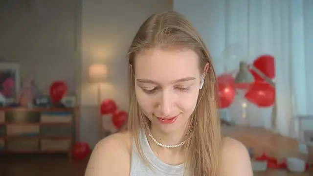 Snapshot of solar_bella chatting on February 2025 12:33:01 PM solar bella online show from February 2025 12:33:01 PM