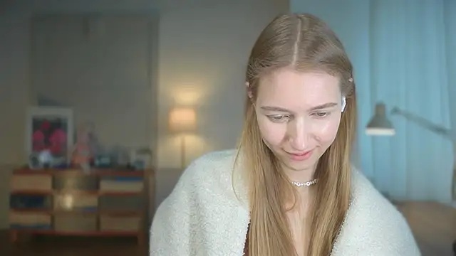 Snapshot of solar_bella chatting on March 2025 12:04:01 PM solar bella online show from March 2025 12:04:01 PM