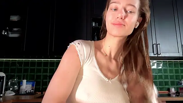 Snapshot of solar_bella chatting on February 2026 04:00:02 AM solar bella online show from February 2026 04:00:02 AM