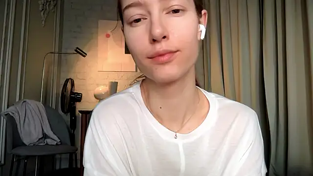 Snapshot of solar_bella chatting on February 2026 06:31:01 AM solar bella online show from February 2026 06:31:01 AM