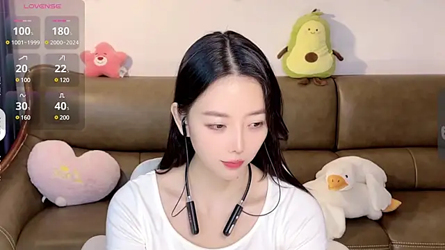 Snapshot of Yilin1999 chatting on December 2024 11:40:01 AM Yilin1999 online show from December 2024 11:40:01 AM