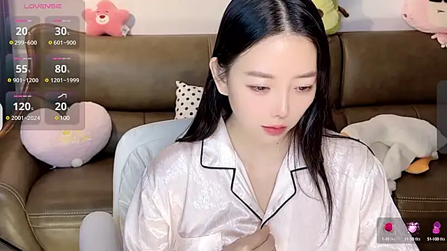 Snapshot of Yilin1999 chatting on January 2025 03:09:01 AM Yilin1999 online show from January 2025 03:09:01 AM