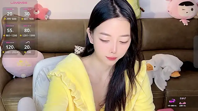 Snapshot of Yilin1999 chatting on January 2025 12:17:02 AM Yilin1999 online show from January 2025 12:17:02 AM