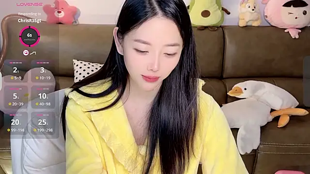 Snapshot of Yilin1999 chatting on February 2025 12:06:02 PM Yilin1999 online show from February 2025 12:06:02 PM