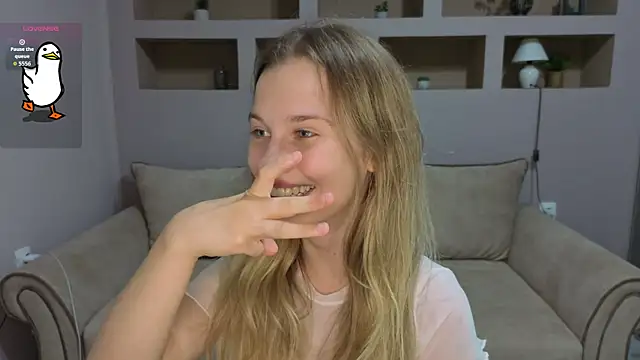 LinaCristonsen online show from September 2025 05:24:02 PM