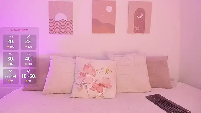 Snapshot of Mia_Heartt chatting on February 2025 07:27:02 PM Mia Heartt online show from February 2025 07:27:02 PM