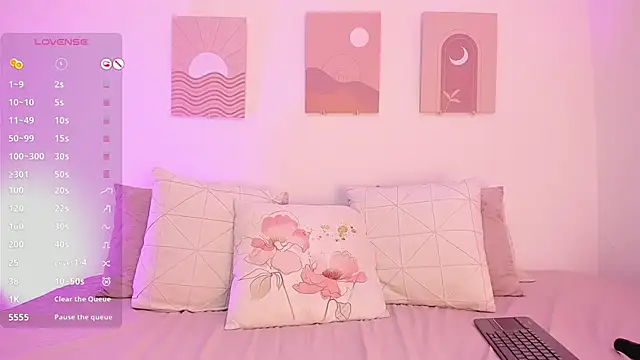 Snapshot of Mia_Heartt chatting on February 2025 09:52:02 PM Mia Heartt online show from February 2025 09:52:02 PM