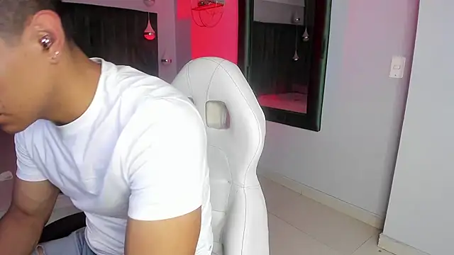 Snapshot of Lucii_fer_ chatting on November 2025 11:52:02 AM Lucii fer online show from November 2025 11:52:02 AM