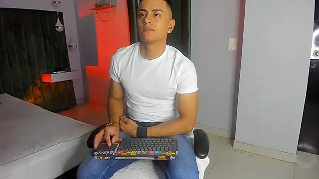 Snapshot of Lucii_fer_ chatting on November 2025 11:43:01 AM Lucii fer online show from November 2025 11:43:01 AM