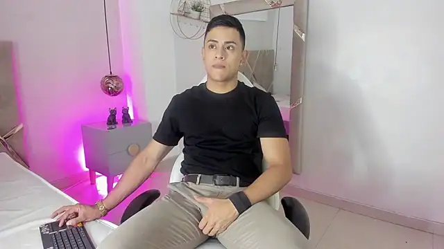 Snapshot of Lucii_fer_ chatting on November 2025 11:43:02 AM Lucii fer online show from November 2025 11:43:02 AM