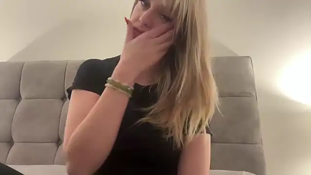 Snapshot of LustfulLuna_ chatting on January 2026 06:44:01 PM LustfulLuna online show from January 2026 06:44:01 PM