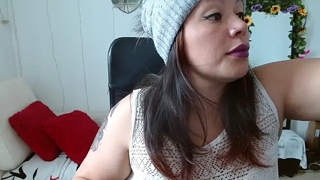 miss evoleth2 online show from November 2025 04:07:02 PM