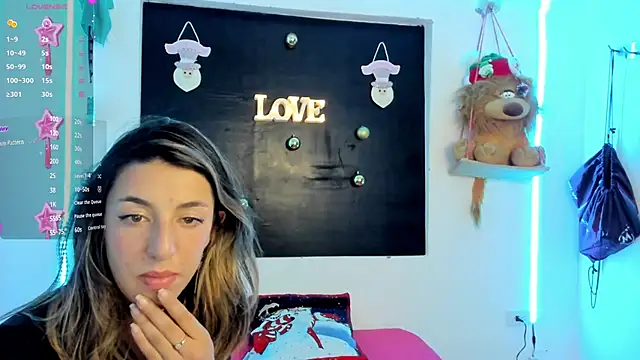 Snapshot of queen-natty chatting on December 2024 07:50:02 AM queen-natty online show from December 2024 07:50:02 AM