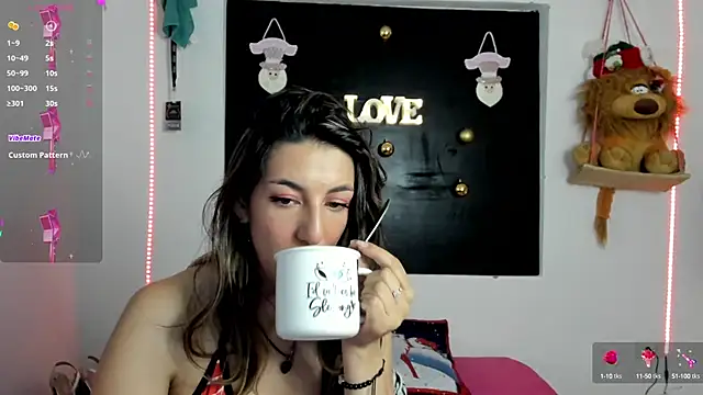 Snapshot of queen-natty chatting on December 2024 01:47:02 AM queen-natty online show from December 2024 01:47:02 AM