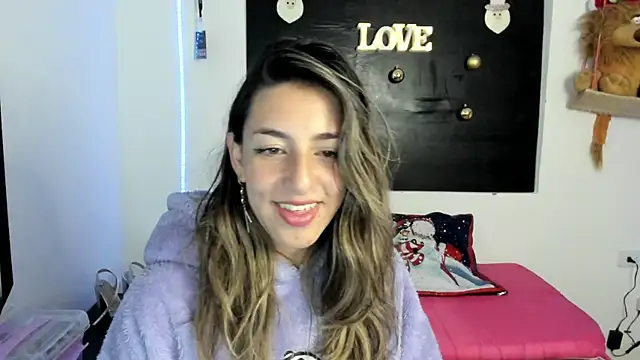 Snapshot of queen-natty chatting on December 2024 06:47:01 AM queen-natty online show from December 2024 06:47:01 AM