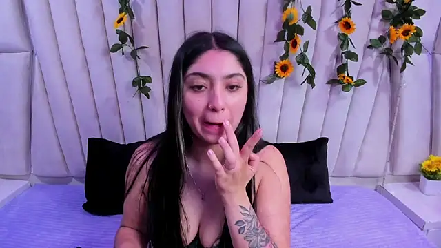 Lucy Anall  online show from September 2025 09:31:01 PM