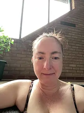 Snapshot of LouiseTswing chatting on December 2024 01:55:02 PM LouiseTswing online show from December 2024 01:55:02 PM