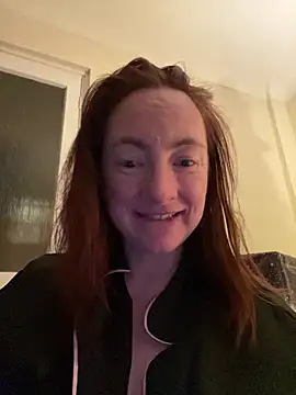 Snapshot of LouiseTswing chatting on December 2024 10:36:02 PM LouiseTswing online show from December 2024 10:36:02 PM