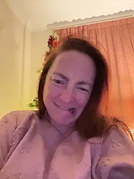 Snapshot of LouiseTswing chatting on December 2024 08:25:02 PM LouiseTswing online show from December 2024 08:25:02 PM