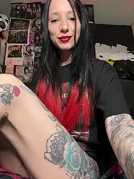 Snapshot of MissMidnightUK chatting on May 2026 11:46:01 PM MissMidnightUK online show from May 2026 11:46:01 PM