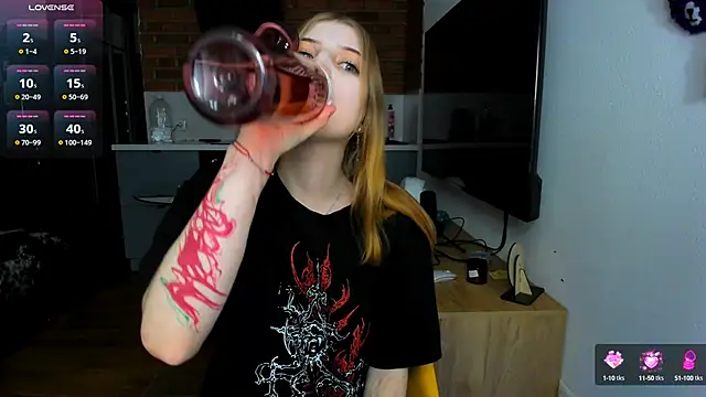 Snapshot of princessaalicc chatting on February 2025 03:48:02 PM princessaalicc online show from February 2025 03:48:02 PM