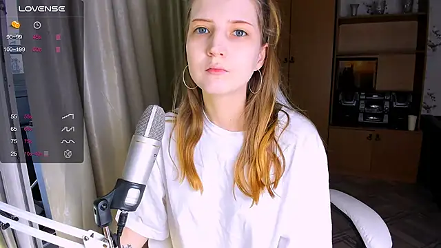 Snapshot of princessaalicc chatting on November 2025 12:42:01 PM princessaalicc online show from November 2025 12:42:01 PM