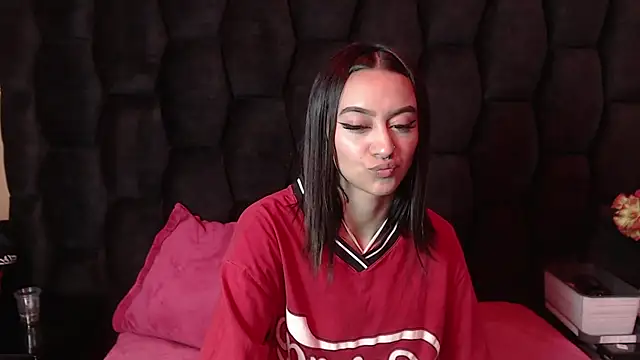 Miaa Thopmson online show from September 2025 12:01:02 AM